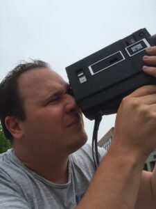 Wat doet Jeroen Smolders? 2 | Jeroen Smolders Media Jeroen Smolders met een oude camera